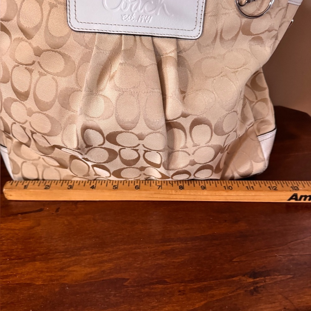 Coach Gallery Signature Tote In Beige and White -Model # M0976-F14670 - Picture 7 of 16